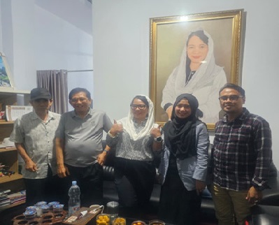 Anggota DPD RI daerah pemilihan Bengkulu, Apt. Destita Khairilisani, S.Farm., M.S.M melaksanakan Kunjungan Daerah Pemilihan (Kundapil) dengan menyerap aspirasi masyarakat pemerhati pendidikan Provinsi Bengkulu di Rumah Aspirasi Destita, Kelurahan Tanah Patah, Kecamatan Ratu Agung, Sabtu malam (16/5/2026). 