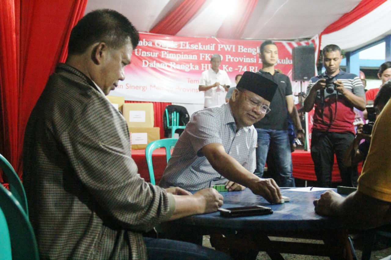 gubernur maen gaplek