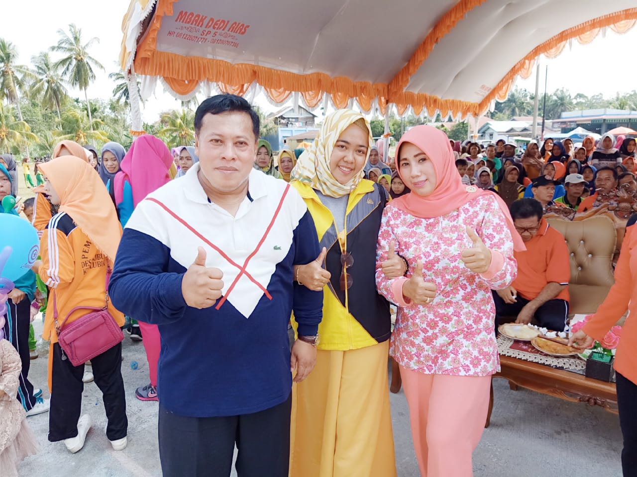 Bupati Mukomuko Choirul Huda, didampingi istri bersemangat ikuti senam germas bersama warga