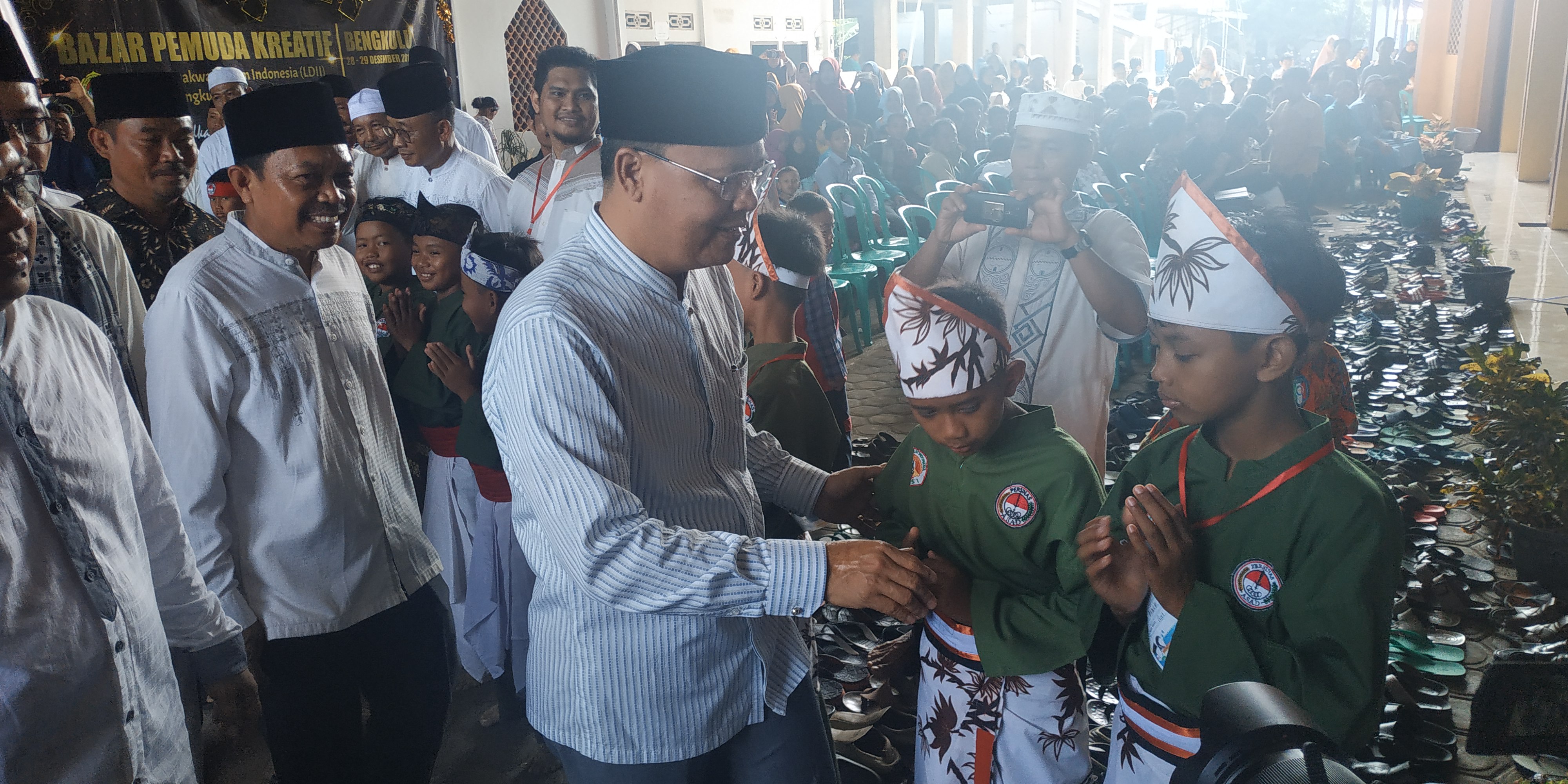 Kedatangan Gubernur Rohidin disambut meriah oleh masyarakat LDII.