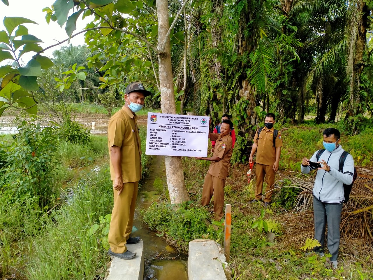 Ada 10 Titik, Pengerjaan Titik Nol Desa Pauh Terenja Terapkan Social Distancing
