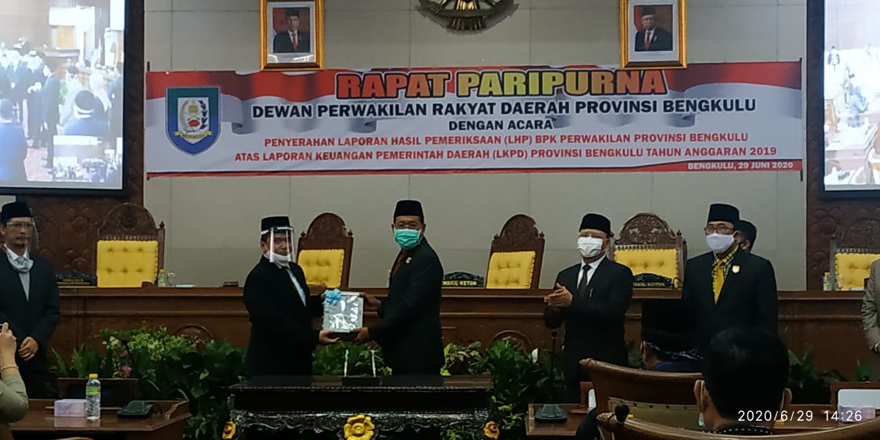 Paripurna DPRD Prov Perdana Ditengah Pandemi, BPK Serahkan LHP Atas LKPD Pemprov