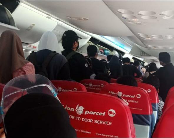 Viral Foto Penumpang Lion Air di Bandara Fatsoe Tak Jaga Jarak, Ini Penjelasan Maskapai