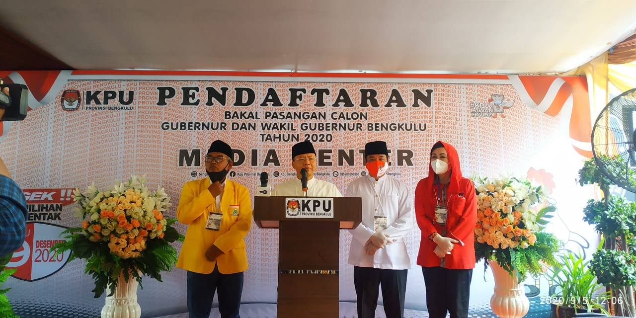 Daftar ke KPU, Duo RR Naik Angkot Diiringi Konvoi Motor