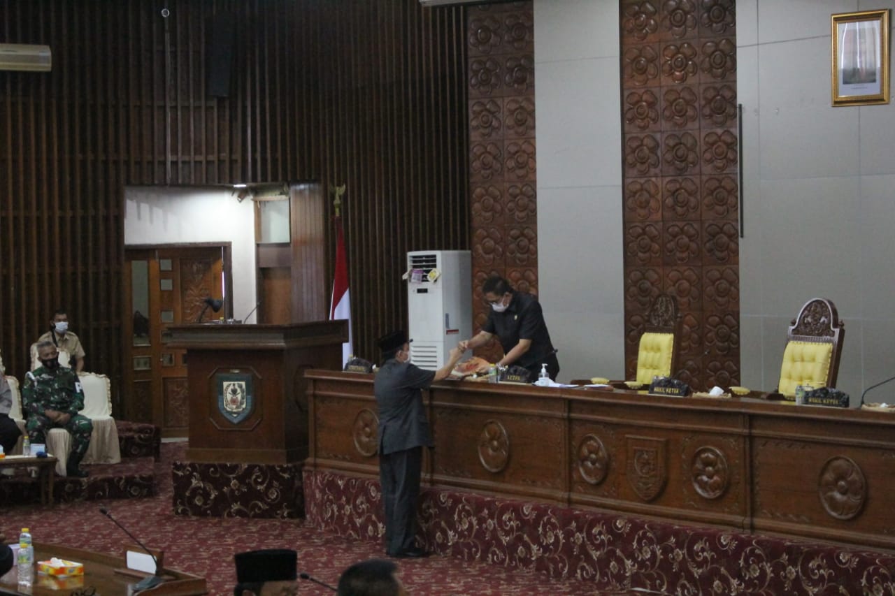 Usai Pandangan Fraksi, Gubernur Berikan Jawaban Atas Raperda Adaptasi Kebiasaan Baru
