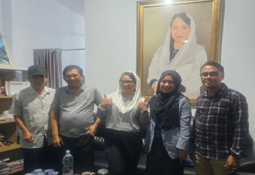Anggota DPD RI daerah pemilihan Bengkulu, Apt. Destita Khairilisani, S.Farm., M.S.M melaksanakan Kunjungan Daerah Pemilihan (Kundapil) dengan menyerap aspirasi masyarakat pemerhati pendidikan Provinsi Bengkulu di Rumah Aspirasi Destita, Kelurahan Tanah Patah, Kecamatan Ratu Agung, Sabtu malam (16/5/2026). 