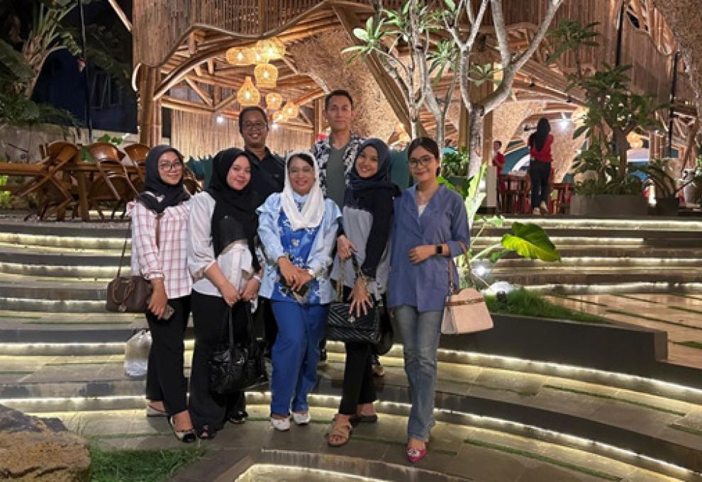 Anggota DPD RI daerah pemilihan Bengkulu, Apt. Destita Khairilisani, S.Farm., M.S.M melaksanakan Kunjungan Daerah Pemilihan (Kundapil) dengan menyerap aspirasi masyarakat penggiat seni Kota Bengkulu dalam pertemuan yang digelar di Rumah Makan Kampung Kecil, Minggu malam (17/5/2026). 