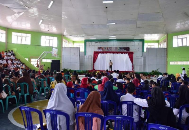 Tampak ratusan siswa memadati GOR Curup.