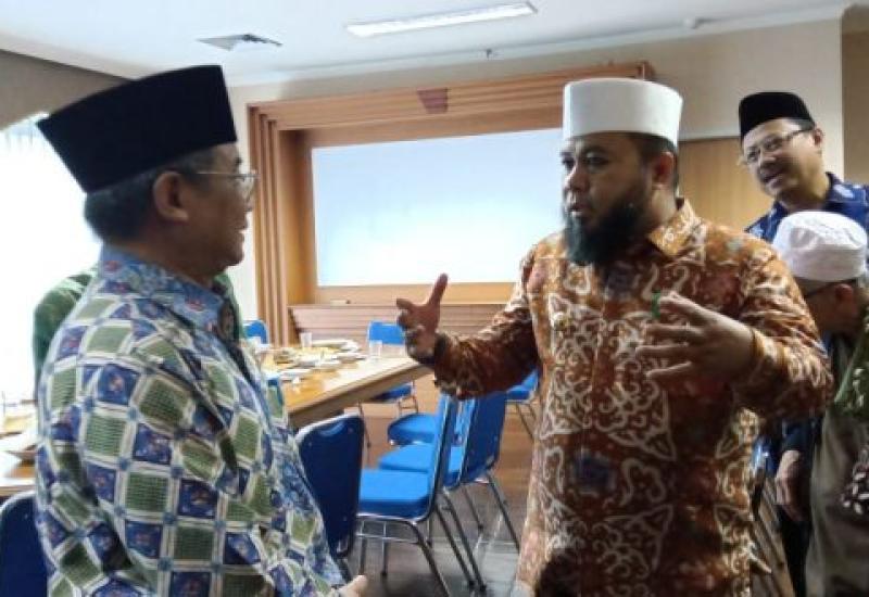 Walikota Helmi Hasan saat bertemu dengan Rektor UAI.