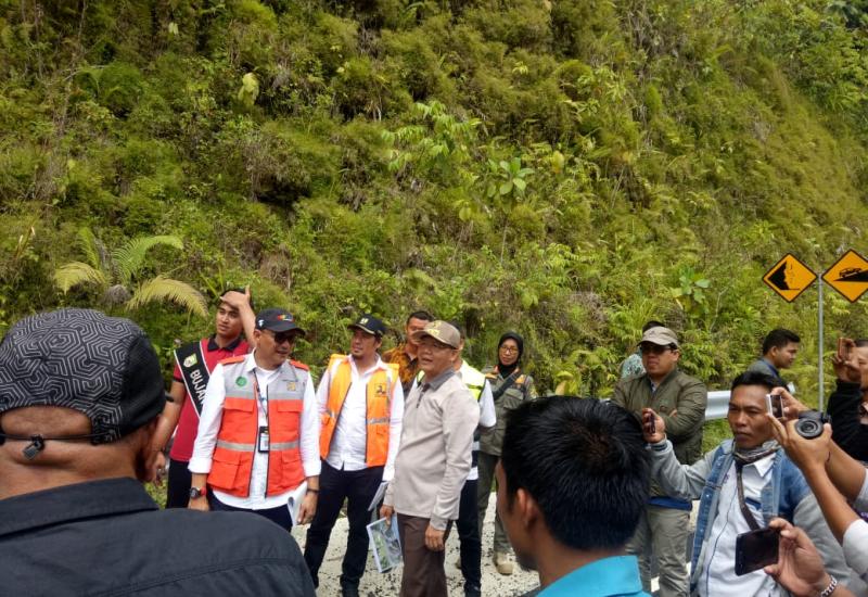 Gubernur Rohidin saat kunker di Bengkulu Selatan.