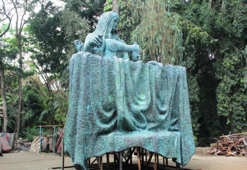 Monumen Fatmawati yang dipahat oleh Pemahat handal Indonesia.