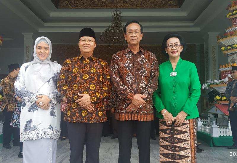 Gubernur Bengkulu, Raja Keraton Yogyakarta beserta isteri.