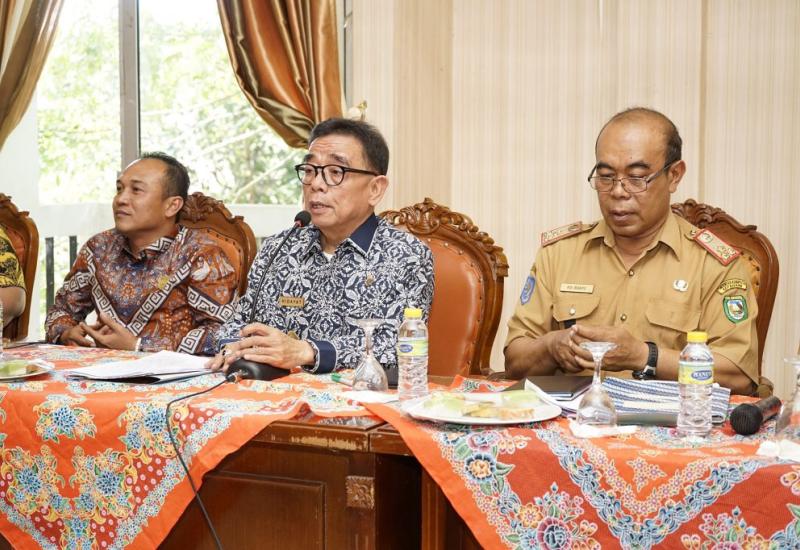 Bupati Kepahiang Hidayatullah Sjahid saat menyampaikan arahannya.