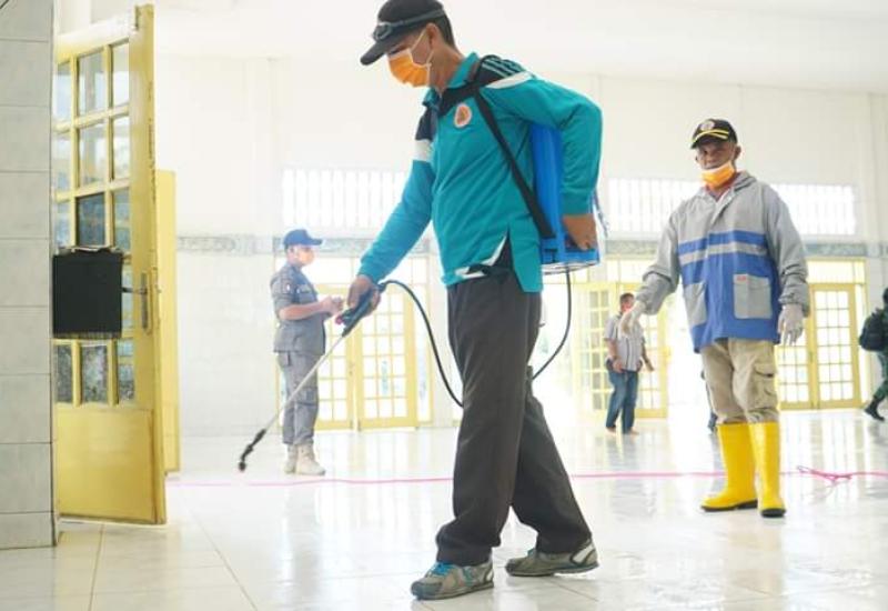 Pemkab BS Semprot Disinfektan di Fasilitas Umum