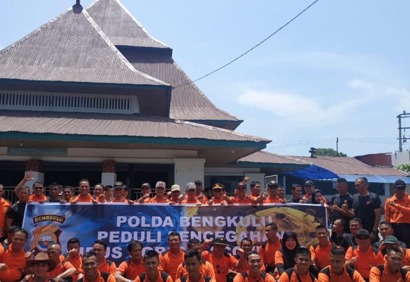 Polda dan jajaran lakukan aksi bersih lingkungan.