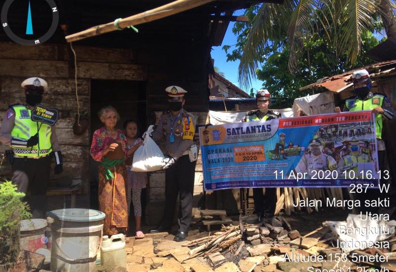 Kini Giliran Masyarakat Kurang Mampu Dapat Bantuan Dari Sat Lantas Polres BU