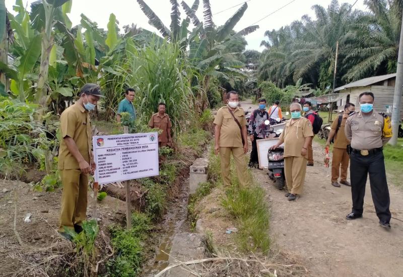 Ada 10 Titik, Pengerjaan Titik Nol Desa Pauh Terenja Terapkan Social Distancing