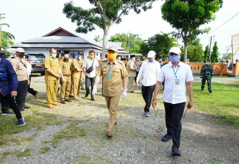 Gubernur ke Petugas Posko Covid-19 : Tolong Perhatikan Betul Yang Diperbatasan