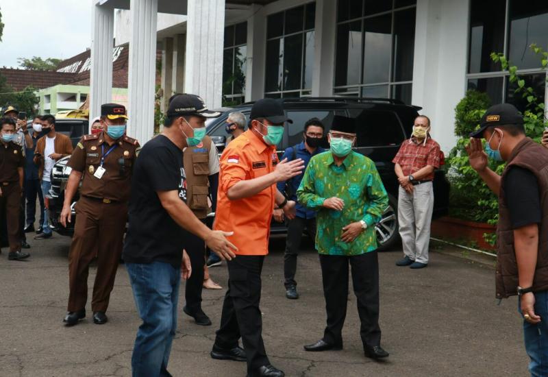 Walikota Lubuklinggau sambut kedatangan Gubernur Selatan H. Herman Deru dan rombongan.