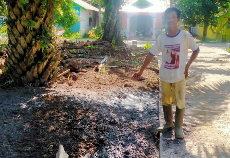 Berbau Tak Sedap, Lahan Sawit Berpupuk Limbah Milik Anggota Dewan Dikeluhkan Warga