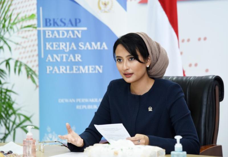 Legislator Cantik Ajak Milenial Berani Berpolitik