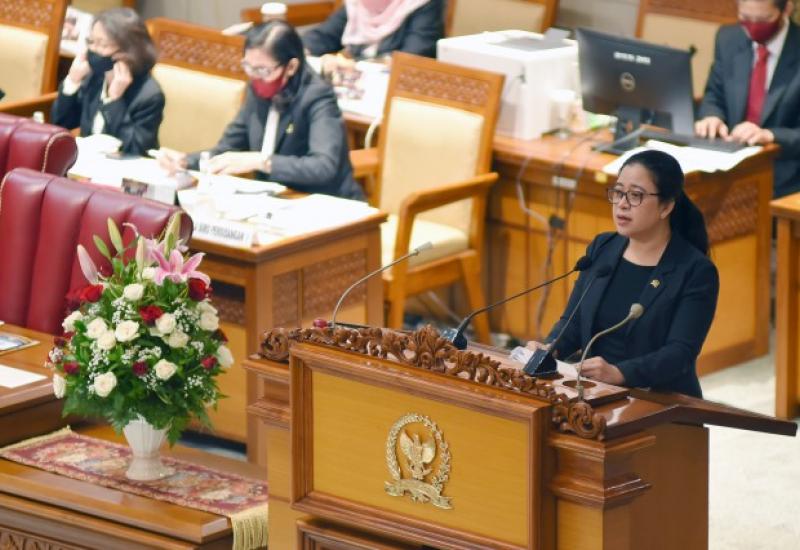 Ketua DPR RI Dr. (H.C.) Puan Maharani dalam pidato laporan kinerja DPR RI pada Rapat Paripurna DPR RI dalam rangka HUT ke-75 DPR RI di Gedung Nusantara II, Senayan, Jakarta, Selasa (1/9/2020). Foto : Runi/Man  
