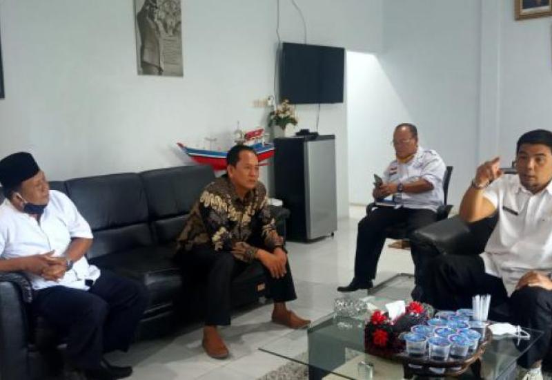 Perjuangkan Haknya, Nelayan Tradisional Danau Dendam Datangi Kantor DKP Kota