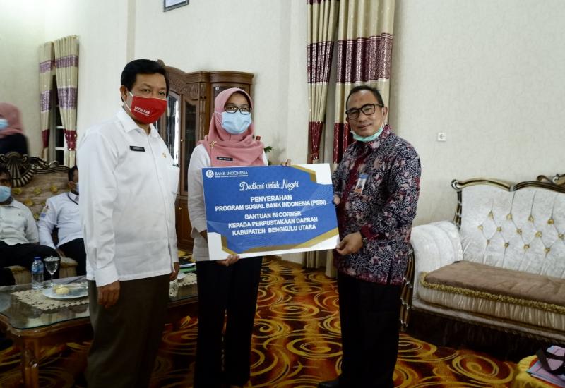 Pemkab BU Terima Bantuan Paket Pendidikan Dari BI