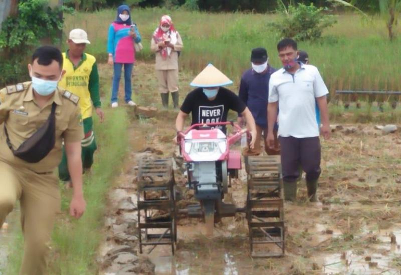 Diserahkan Beberapa Hari Lalu, Handtractor Bantuan Kementan Diuji Coba
