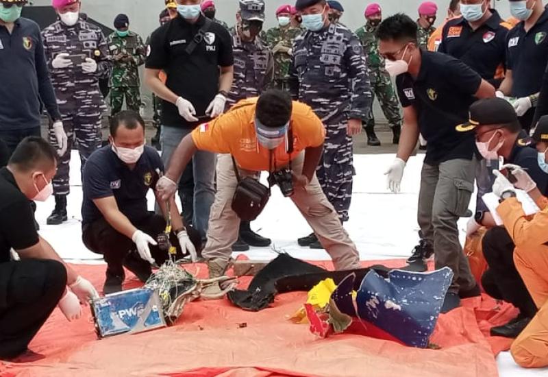 Tim Gabungan Temukan Bagian Pesawat Sriwijaya Air SJ-182