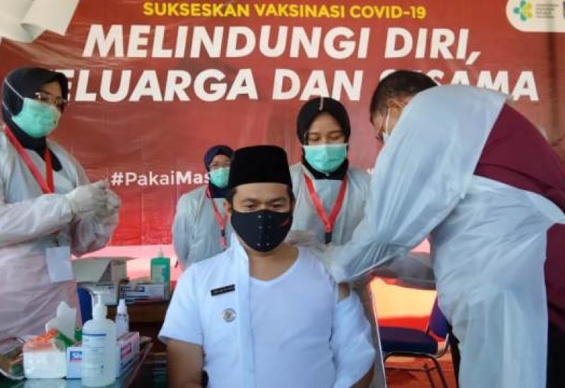 Selang Dua Hari Dari Bupati, Wabub BU Baru Divaksin