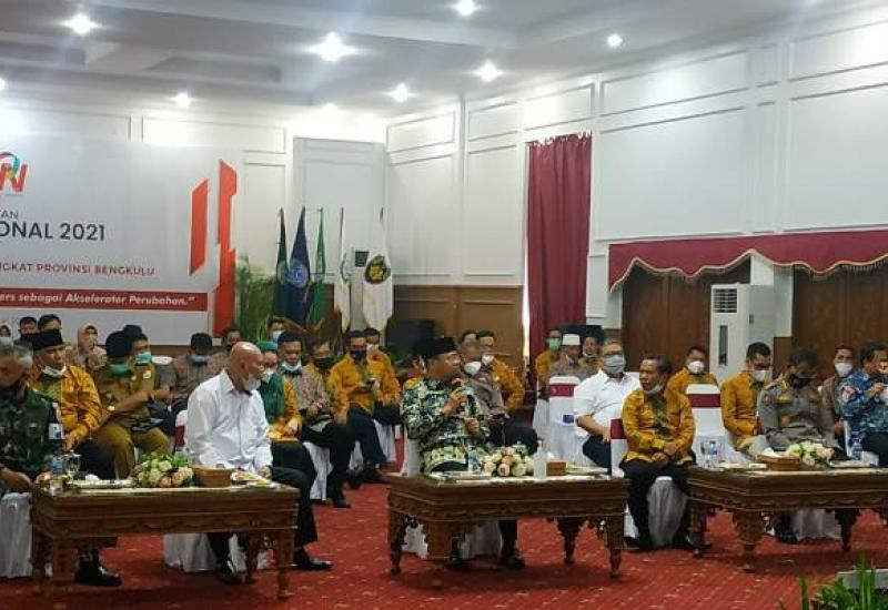 Gubernur Bengkulu Rohidin Mersyah bersama Ketua PWI Provinsi Bengkulu Zacky Antoni serta pejabat lainnya saat mengikuti acara puncak HPN 2021 di DKI Jakarta  Secara Virtual/Nay