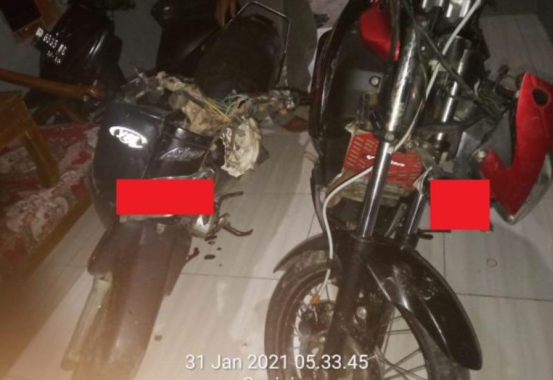 Tabrakan Antar R2, Satu Pengendara Patah Kaki, Satu Lagi Melarikan Diri