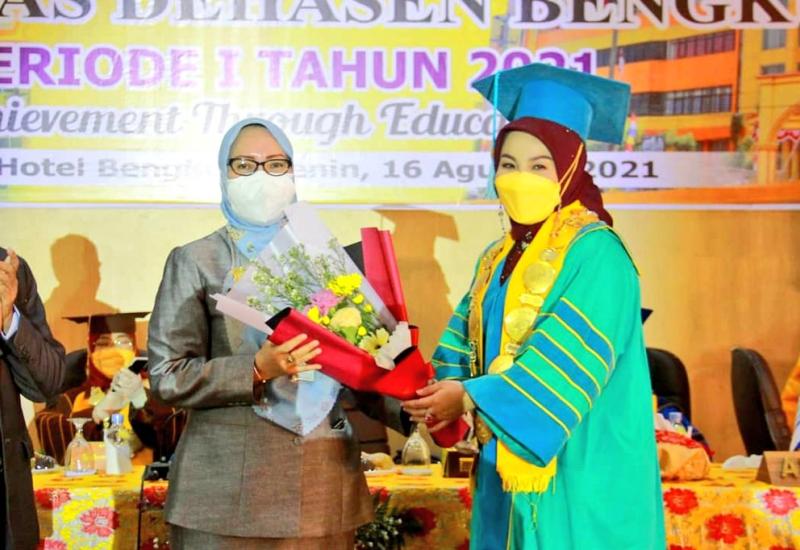wisudawati