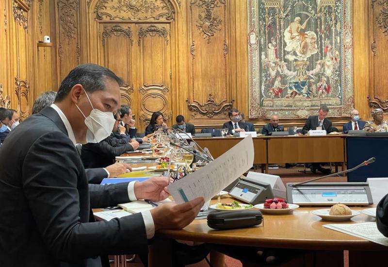 Hadiri Pertemuan Dewan Menteri OECD