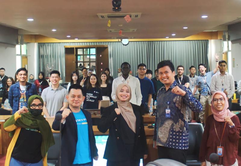 Wirausaha memegang peranan penting dalam menyokong pertumbuhan ekonomi nasional. Global Enterpreneurship Index (GEI) menunjukkan bahwa negara maju memiliki jumlah wirausaha rata-rata 14 persen dari jumlah penduduknya. Namun jumlah wirausahawan Indonesia menurut data GEI baru 3,1 persen.    Hal ini diungkapkan Sugianto Halim, Pendiri SEVIMA, dalam kuliah umumnya di Ruang Sidang Utama Rektorat ITS Surabaya, Selasa (05/12) siang. Di hadapan Pimpinan ITS Surabaya dan ratusan mahasiswa asal Singapura yang mengik