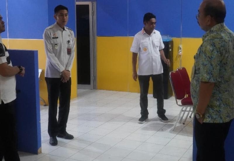  Tim Divisi Keimigrasian Kantor Wilayah Kementerian Hukum dan HAM Bengkulu melaksanakan kegiatan Monitoring dan Evaluasi (Monev) di Unit Kerja Kantor (UKK) Imigrasi Bengkulu Ketahun, Kabupaten Bengkulu Utara pada tanggal 29-31 Mei 2024.  Tim yang dipimpin oleh Kepala Divisi Keimigrasian, Victor Manurung, juga melakukan koordinasi dan konsultasi terkait penyebaran informasi Paspor Elektronik di Kantor Kementerian Agama Kabupaten Bengkulu Utara.  Kegiatan di UKK Imigrasi Bengkulu Ketahun  Pada tanggal 29 Mei 