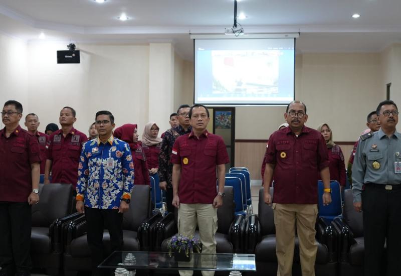 Bengkulu, 8 Agustus 2024 – Bertempat di Aula Soekarno, Kantor Wilayah Kementerian Hukum dan HAM Bengkulu mengikuti peresmian Politeknik Pengayoman Indonesia (POLTEKPIN) secara virtual melalui platform Zoom. Kepala Kantor Wilayah Kemenkumham Bengkulu, (Santosa), didampingi oleh Kepala Divisi Administrasi (Machayudie), Kepala Divisi Pemasyarakatan (Teguh Wibowo), Kepala Divisi Keimigrasian (Viktor Manurung), Kepala Divisi Pelayanan Hukum dan HAM (Andriensjah), serta pejabat struktural, JFT, dan JFU di lingkun