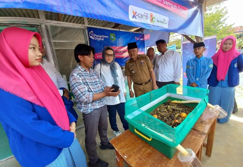 XL Axiata Terapkan Solusi IoT Budidaya Maggot di Pesantren Lampung