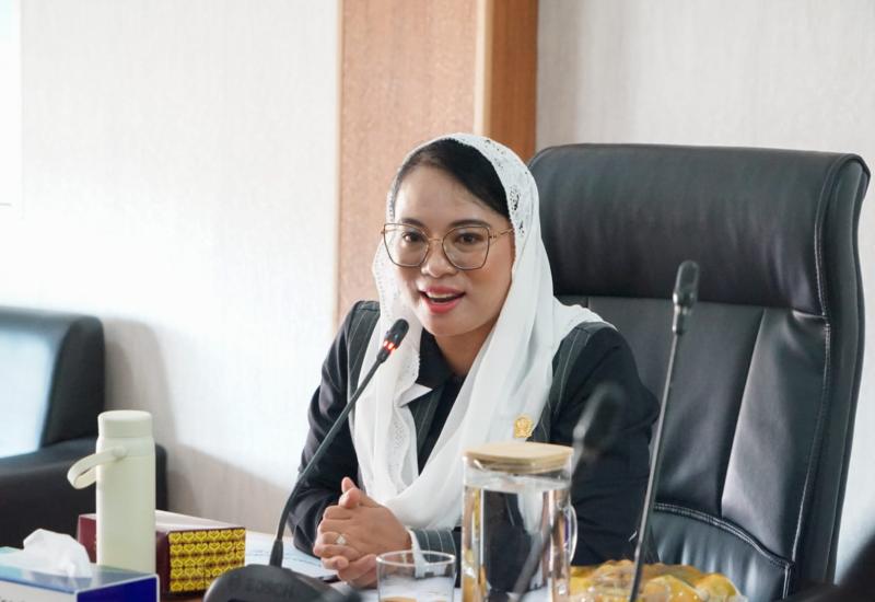 Senator Apt. Destita Khairilisani, S.Farm., M.SM.