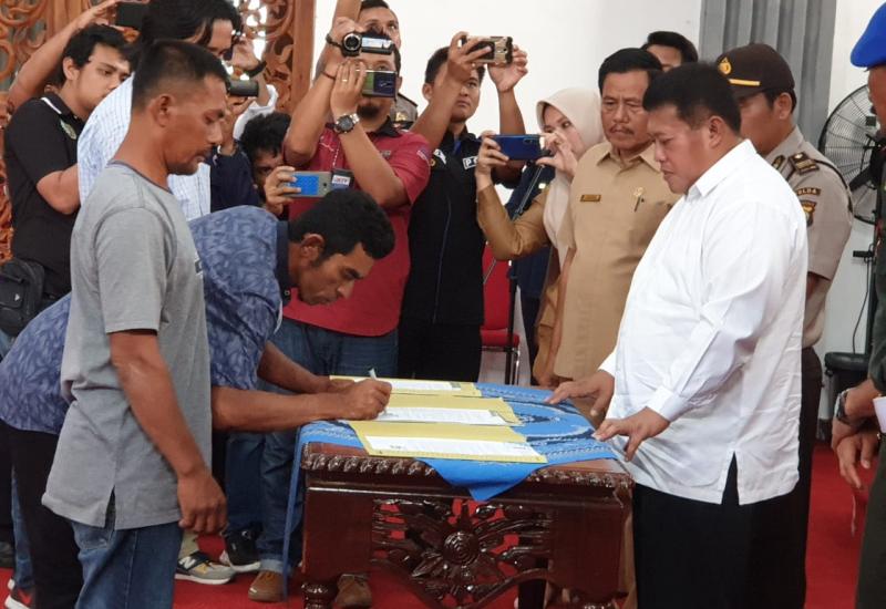 Penandatanganan berita acara penyerahan