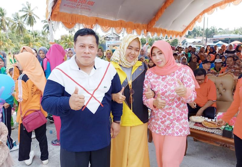 Bupati Mukomuko Choirul Huda, didampingi istri bersemangat ikuti senam germas bersama warga