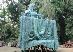 Monumen Fatmawati yang dipahat oleh Pemahat handal Indonesia.