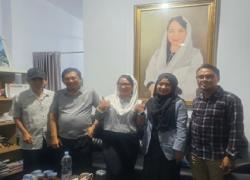 Anggota DPD RI daerah pemilihan Bengkulu, Apt. Destita Khairilisani, S.Farm., M.S.M melaksanakan Kunjungan Daerah Pemilihan (Kundapil) dengan menyerap aspirasi masyarakat pemerhati pendidikan Provinsi Bengkulu di Rumah Aspirasi Destita, Kelurahan Tanah Patah, Kecamatan Ratu Agung, Sabtu malam (16/5/2026). 